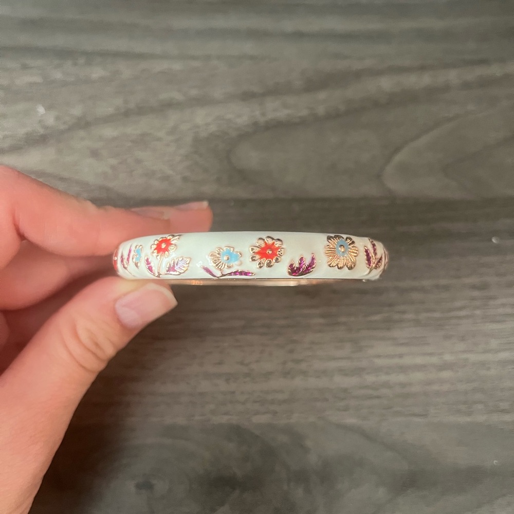 Jiu Long Xing Cloisonné Bracelet - Floral/ White